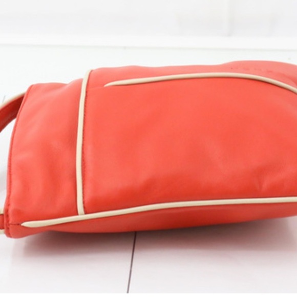 Beautiful Loewe Crossbody - Picture 5 of 8